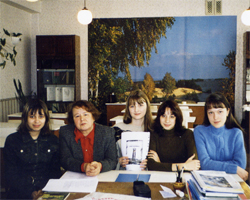 Голодяевская Л.М. на встрече с членами литературного кружка школы.